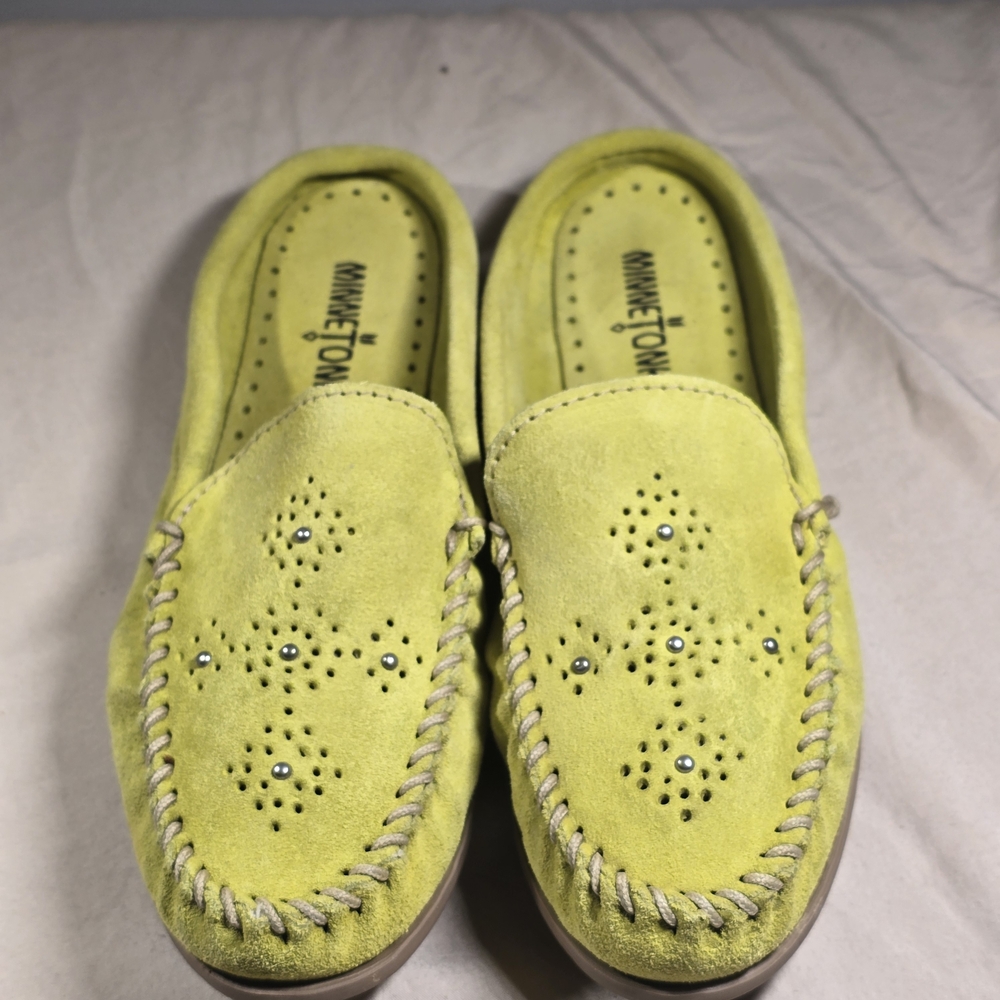 Minnetinka Women's Yellow/Green Suede Loafers